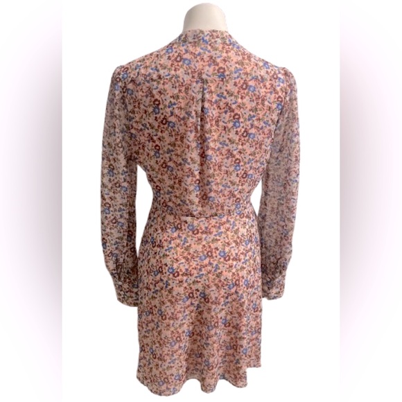 The East Order Sophie V-Neckline Floral Long Sleeve Mini Dress - Picture 4 of 10